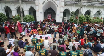 কারমাইকেল কলেজে দ্বিতীয় দিনের মতো ‘কমপ্লিট শাটডাউন’ কর্মসূচি, শিক্ষার্থীদের বিক্ষোভ