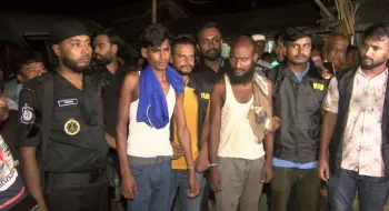 রংপুরে বালুভর্তি ট্রাক থেকে গাঁজা উদ্ধার, গ্রেফতার ২