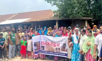 সৈয়দপুরে অবাঙ্গালি ক্যাম্পবাসীকে উচ্ছেদ ও হুমকির প্রতিবাদে মানববন্ধন