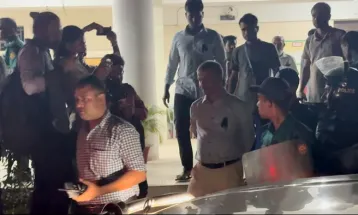 সেনা-র‍্যাব-পুলিশের পাহারায় ৯ ঘণ্টা পর মাইলস্টোন ছাড়লেন দুই উপদেষ্টা