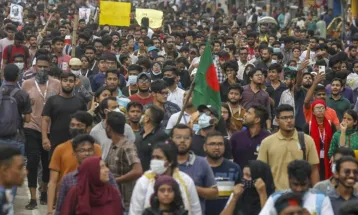 রাস্তায় নেমে এসেছিলেন বাবা-মাও