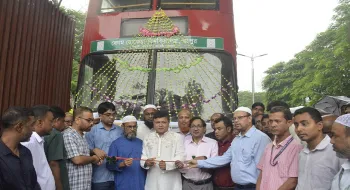 বেরোবিতে শিক্ষার্থীদের যাতায়াতে ৭টি বাস উদ্বোধন