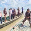 তিস্তায় অবৈধভাবে পাথর উত্তোলন বন্ধে প্রশাসনের বিশেষ অভিযান,১২টি নৌকা ও ৯টি মেশিন বিনস্ট