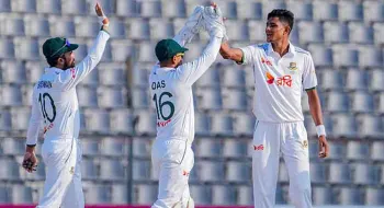সিলেট টেস্টে ইনিংস ব্যবধানে জয়ের পথে বাংলাদেশ