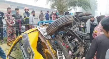 কুড়িগ্রাম এক্সপ্রেসের সঙ্গে ট্রাকের সংঘর্ষ, উত্তরাঞ্চলের সঙ্গে সারাদেশে রেল যোগাযোগ বন্ধ