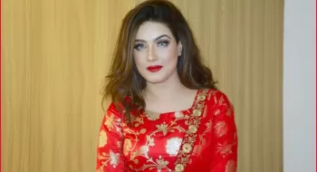 দেশে ফিরেই ‘উধাও’ মাহি!