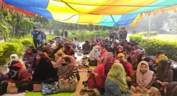 রোকেয়া বিশ্ববিদ্যালয়ে দ্বিতীয় দিনের মতো চলছে অবস্থান ধর্মঘট