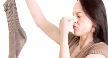 মোজার দুর্গন্ধ দূর করার ৫ উপায়