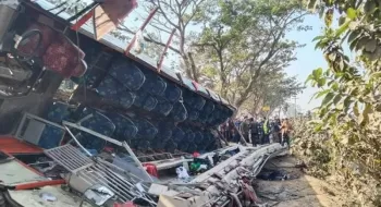 সিরাজগঞ্জে বাস খাদে পড়ে নিহত ৪