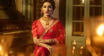‘পুতুলনাচের ইতিকথা’ ছবিতে জয়া
