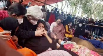 ৭ দিন পর শিক্ষার্থীদের অনশন ভাঙালেন জাফর ইকবাল
