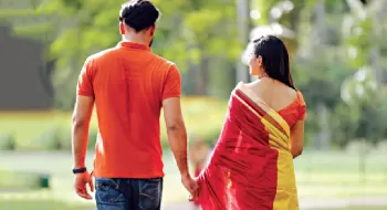 প্রিয় মানুষকে চমকে দেওয়ার ৫ উপায়