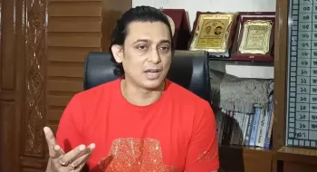 জায়েদ খানের পক্ষে দেওয়া রায় স্থগিত