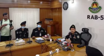 রাবি শিক্ষার্থীকে ছুরিকাঘাতের ঘটনায় ৫ জন গ্রেফতার