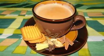চায়ের সঙ্গে এই ৫ খাবার কখনও খাবেন না