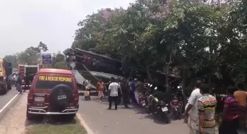 নাটোরে দুই বাসের সংঘর্ষে নিহত ৭