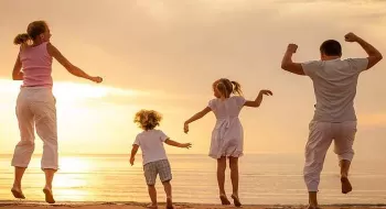 সন্তানের বন্ধু হতে কী করবেন
