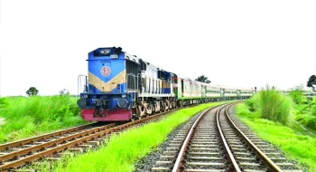 বঙ্গবন্ধু সেতু পূর্ব পারে ইঞ্জিন বিকল হয়ে আটকে গেল ট্রেন
