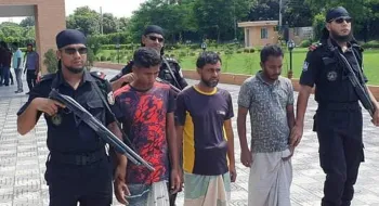 রাজশাহীতে গান পাউডার, গুলিসহ অস্ত্রের বড় চালান আটক