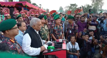 অল্পদিনের মধ্যে বাংলাবান্ধা দিয়ে মানুষের যাতায়াত শুরু হবে-  স্বরাষ্ট্রমন্ত্রী