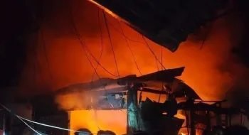 পঞ্চগড়ে ভয়াবহ অগ্নিকান্ডে প্রায় অর্ধশতাধিক দোকান পুড়ে ছাই