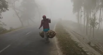 কনকনে শীতে কাঁপছে কুড়িগ্রাম