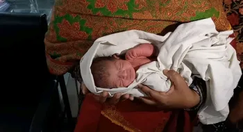 পঞ্চগড়ে রাস্তায় ভারসাম্যহীন নারীর সন্তান প্রসব