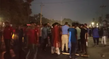 স্থানীয়দের সঙ্গে শিক্ষার্থীদের ধাওয়া-পাল্টা ধাওয়ায় রণক্ষেত্র রাবি