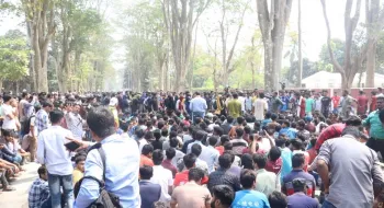 রাবি উপাচার্যকে অবরুদ্ধ ; মহাসড়কে অবস্থান, বিক্ষোভ ও অগ্নিসংযোগ