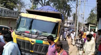 হাতীবান্ধায় ট্রাক-আটো মুখোমুখী সংঘর্ষ; নিহত এক