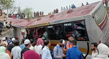 পদ্মা সেতুর এক্সপ্রেসওয়েতে নিয়ন্ত্রণ হারিয়ে বাস খাদে, নিহত ১৬