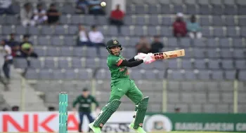 মুশফিকের দুর্দান্ত সেঞ্চুরিতে দলের রেকর্ড স্কোর