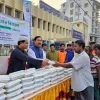 বিনামূল্যে মাস ব্যাপী ইফতার বিতরণ শুরু॥ রোজাদারদের মাঝে ইফতার দিলেন নীলফামারী পৌর মেয়র