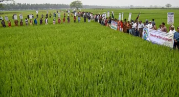 সেচের জন্য বিদ্যুৎ সংযোগের দাবিতে সাঁওতাল বাঙালিদের বিক্ষোভ