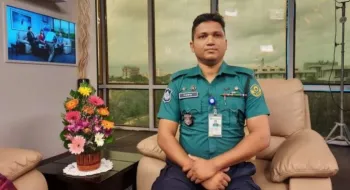 ‘মানবিক’ পুলিশ শওকতকে চাকরিচ্যুত