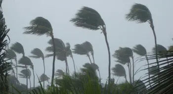 ১৩০ কি.মি. বেগে উপকূলে আঘাত হানতে পারে ঘূর্ণিঝড় ‘মোখা’