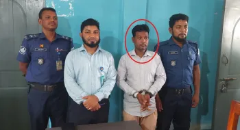 পঞ্চগড়ে ভূমি অফিসে দালালী করতে গিয়ে যুবক আটক