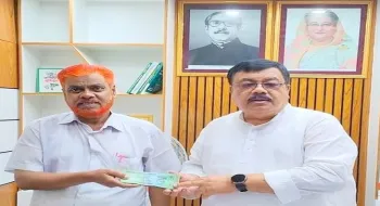 কুড়িয়ে পাওয়া ৫০ হাজার টাকা প্রকৃত মালিককে ফিরিয়ে দিলেন সৈয়দপুর উপজেলা চেয়ারম্যান