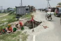 তিস্তা শেখ হাসিনা সেতু সংযোগ সড়কের বিভিন্ন স্থানে ধস, ঝুঁকি নিয়ে চলছে যানবাহন