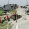 তিস্তা শেখ হাসিনা সেতু সংযোগ সড়কের বিভিন্ন স্থানে ধস, ঝুঁকি নিয়ে চলছে যানবাহন
