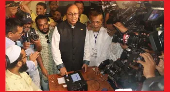 ভোট দিলেন নৌকা প্রতীকের প্রার্থী লিটন