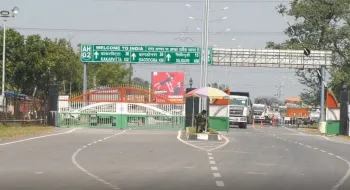 বাংলাবান্ধা স্থল বন্দরের মাধ্যমে চতুরদের্শীয় অর্থনীতির দ্বার খুলেছে