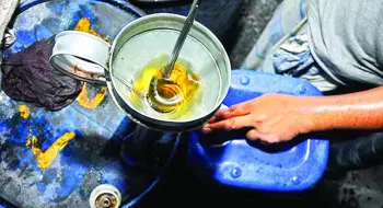 খোলা সয়াবিন তেল বিক্রির সময় বাড়ল ৬ মাস