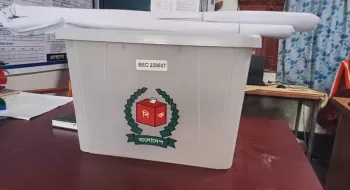 সকালে কেন্দ্রে ব্যালট পেপার পাঠাতে চায় ইসি