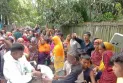 ঘরের মেঝেতে কান্না করছে শিশু, বিছানায় মায়ের নিথর দেহ