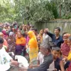 ঘরের মেঝেতে কান্না করছে শিশু, বিছানায় মায়ের নিথর দেহ