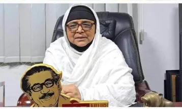ঠাকুরগাঁও ১ আসনে স্বতন্ত্র প্রার্থীর মনোনয়নপত্র নিলেন যুব মহিলালীগের নেত্রী