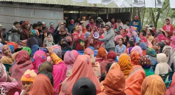 রংপুর ২ আসনে নৌকার পক্ষে গণসংযোগে এমপি পত্নী! 