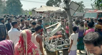 লালমনিরহাটে কাভার্ড ভ্যান ও অটোরিকশার সংঘর্ষে কলেজ ছাত্র নিহত