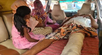 রংপুরে স্ট্রেচারে চড়ে আদালতে স্বামী, দৌড়ে পালালেন স্ত্রী
